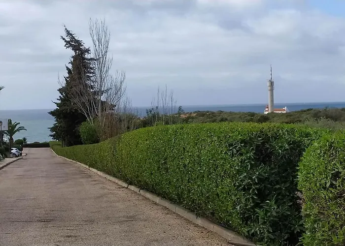 Three Palms 公寓 *